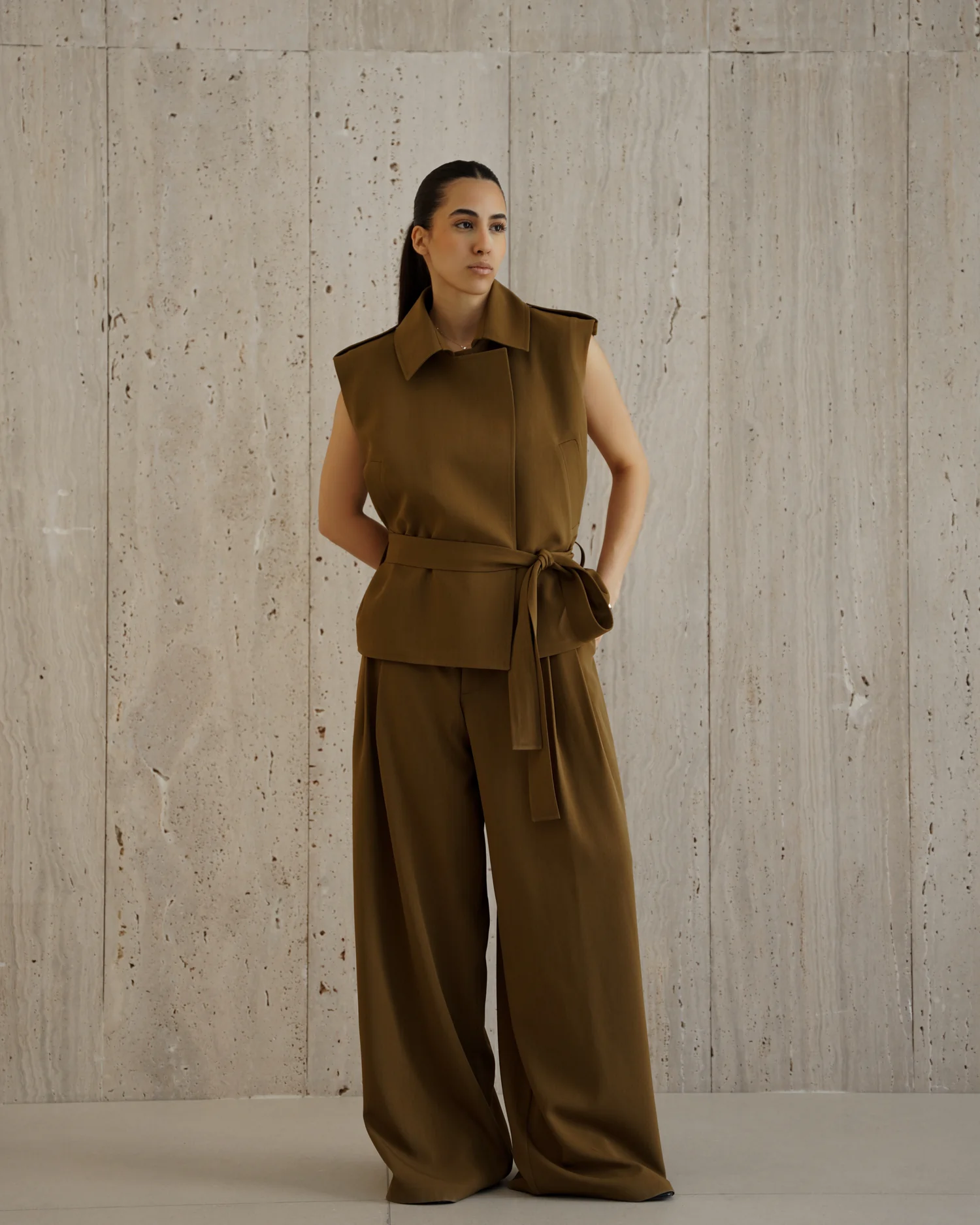 Vest027 - وست کرپ کج‌راه با یقه انگلیسی