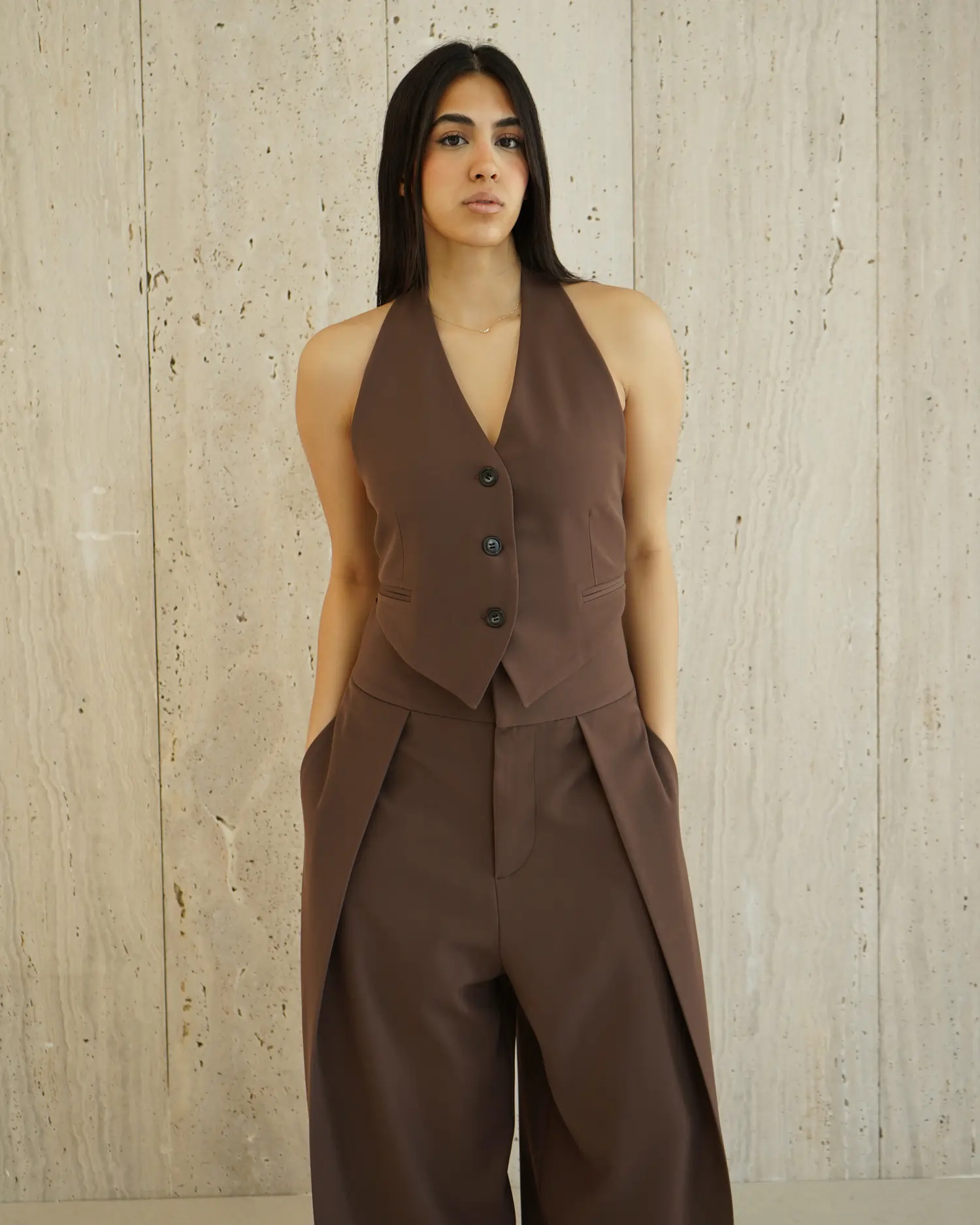 vest025 - وست کرپ ، تلفیق جسارت و سادگی در یک فرم مدرن